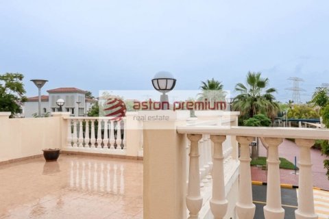 Villa sa Jumeirah Village Triangle, Dubai, UAE 2 silid-tulugan, 634 sq.m. № 718090 - larawan 12