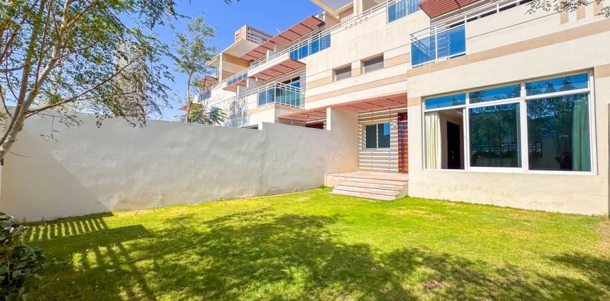 Maison de ville à Dubai, EAU: 4 chambres, 277.2 m2 № 682163