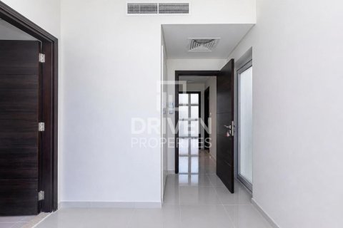 Shtëpi në qytet në Dubai, Emiratet e Bashkuara Arabe 3 dhoma gjumi, 112.23 m2. № 756586 - Foto 3