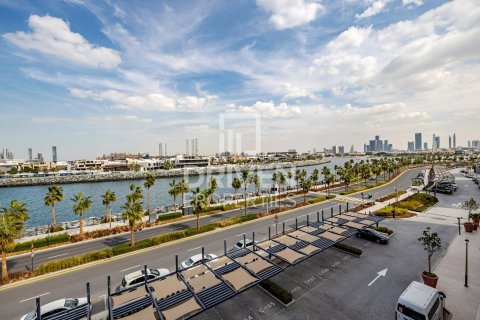 Apartment in Jumeirah, Dubai, UAE 2 bedrooms, 114.18 sq.m. № 757319
