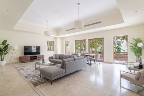 Huvila Al Furjan, Dubai, Arabiemiraatit 5 makuuhuonetta, 422 m2 № 751305 - kuva 7