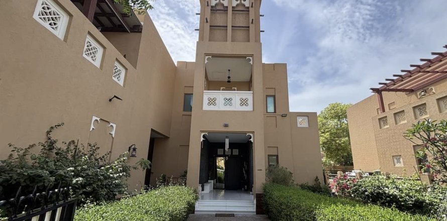 Huvila Al Furjan, Dubai, Arabiemiraatit 5 makuuhuonetta, 422 m2 № 751305