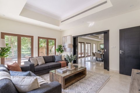 Huvila Al Furjan, Dubai, Arabiemiraatit 5 makuuhuonetta, 422 m2 № 751305 - kuva 8