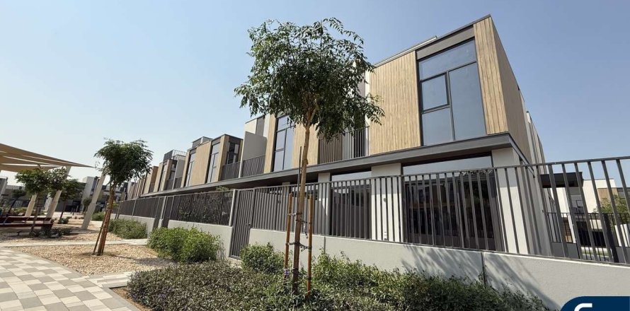 וילה ב Mudon, Dubai, איחוד האמירויות 4 חדרי שינה, 266 מ"ר מספר 667929