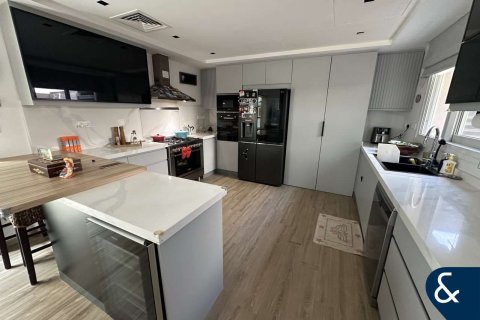 Villa in Meadows, Dubai, UAE 4 bedrooms, 589 sq.m. № 667921 - photo 7