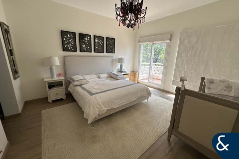 Villa in Meadows, Dubai, UAE 4 bedrooms, 589 sq.m. № 667921 - photo 11