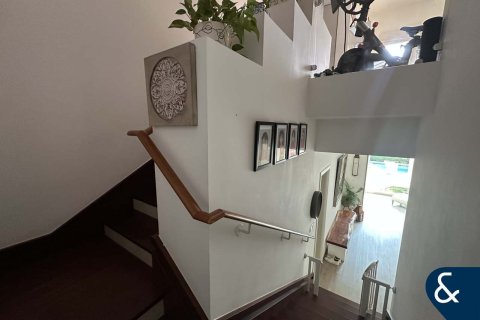 Villa in Meadows, Dubai, UAE 4 bedrooms, 589 sq.m. № 667921 - photo 9