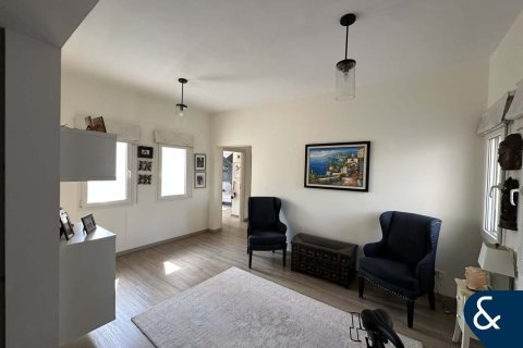 Villa in Meadows, Dubai, UAE 4 bedrooms, 589 sq.m. № 667921 - photo 10