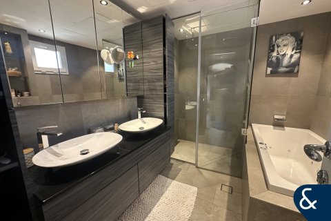 Villa in Meadows, Dubai, UAE 4 bedrooms, 589 sq.m. № 667921 - photo 13