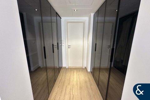 Villa in Meadows, Dubai, UAE 4 bedrooms, 589 sq.m. № 667921 - photo 12