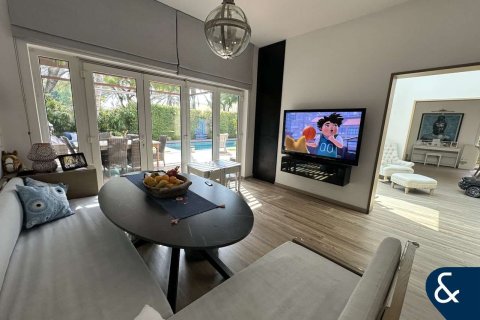 Villa in Meadows, Dubai, UAE 4 bedrooms, 589 sq.m. № 667921 - photo 8