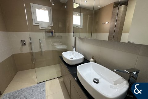 Villa in Meadows, Dubai, UAE 4 bedrooms, 589 sq.m. № 667921 - photo 5