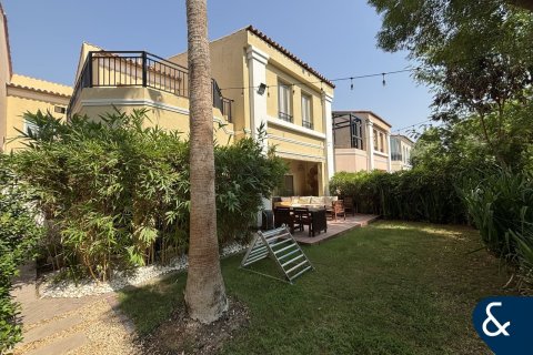 Vila u gradu Dubai Investment Park, UAE 4 spavaće sobe, 375 m2 Br. 667930 - Slika 1