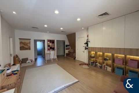 Vila u gradu Dubai Investment Park, UAE 4 spavaće sobe, 375 m2 Br. 667930 - Slika 15