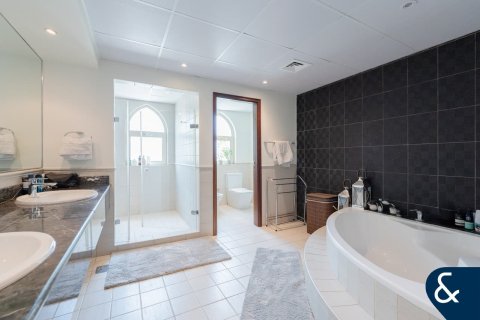 Vila v Jumeirah Islands, Dubai, SAE 4 ložnice, 492 m² Č.: 667918 - fotografie 25