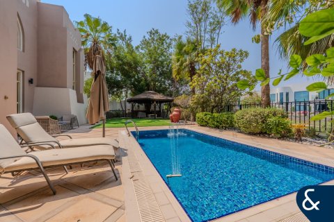 Vila v Jumeirah Islands, Dubai, SAE 4 ložnice, 492 m² Č.: 667918 - fotografie 1