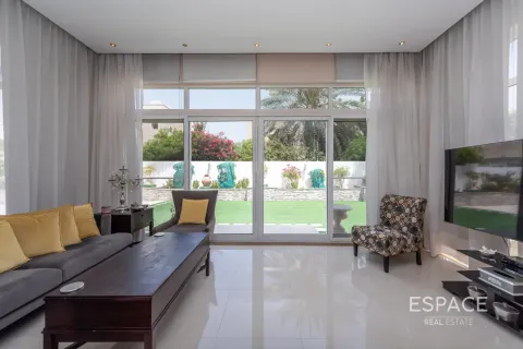 Willa do wynajęcia w Meadows, Dubai, ZEA 4 sypialnie, 373 mkw., nr 738185 - zdjęcie 5