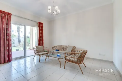 Vila u Meadows, Dubai, UAE 3 spavaćih soba, 287 m2 Br. 738180 - fotografija 5