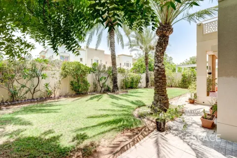 Vila u Meadows, Dubai, UAE 3 spavaćih soba, 287 m2 Br. 738180 - fotografija 18