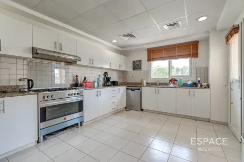 Vila u Meadows, Dubai, UAE 3 spavaćih soba, 287 m2 Br. 738180 - fotografija 7
