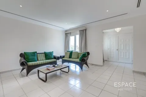 Vila u Meadows, Dubai, UAE 3 spavaćih soba, 287 m2 Br. 738180 - fotografija 2