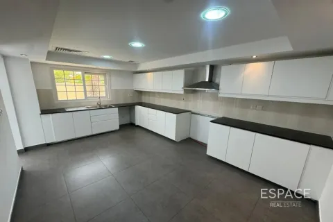 Villa zur Miete in Meadows, Dubai, VAE 4 Schlafzimmer, 287 m2 Nr. 738184 - Foto 3