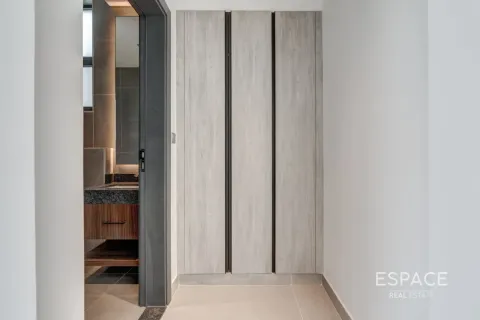 Vila u Al Furjan, Dubai, UAE 5 spavaćih soba, 569 m2 Br. 738179 - fotografija 15