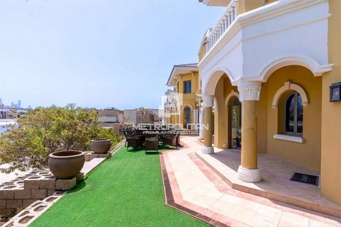 Villa te koop in Palm Jumeirah, Dubai, VAE 4 slaapkamers, 465 vr.m., nr 592208 - foto 3