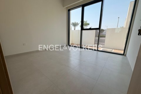 Villa in vendita a Dubai, EAU 4 camere da letto, 377 mq. № 696373 - foto 9