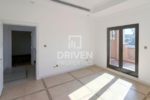 Vila di Palm Jumeirah, Dubai, UAE 4 bilik tidur, 468.79 meter persegi № 768569 - foto 14