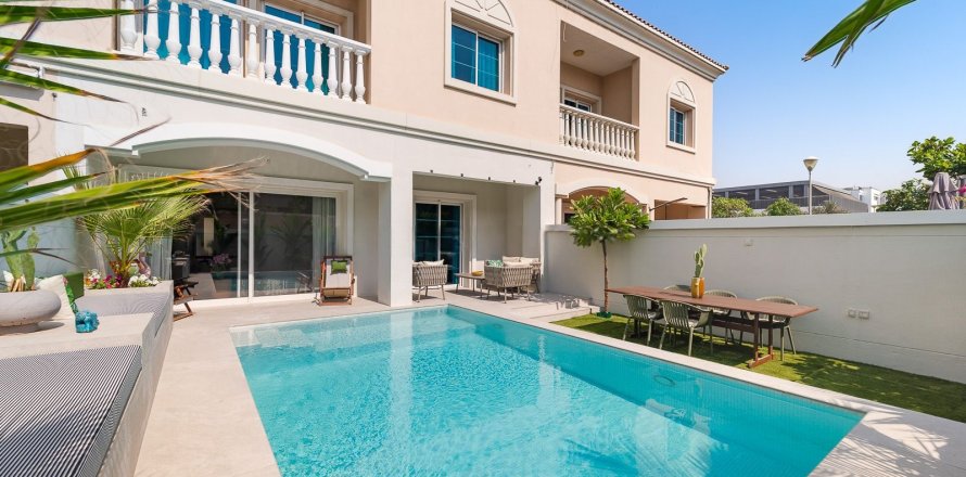 Adosado en Jumeirah Village Triangle, Dubai, EAU 3 dormitorios, 278 m² № 703228