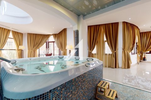 Снять в аренду виллу в Emirates Hills, Дубай, ОАЭ 1724м2, № 678688 - фото 11