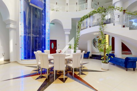 Vilă de închiriat în Emirates Hills, Dubai, EAU 1724 mp. №678688 - poză 4