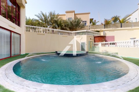 Снять в аренду виллу в Emirates Hills, Дубай, ОАЭ 1724м2, № 678688 - фото 12