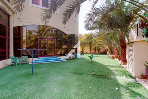 Vilă de închiriat în Emirates Hills, Dubai, EAU 1724 mp. №678688 - poză 19