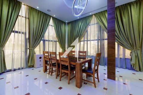 Снять в аренду виллу в Emirates Hills, Дубай, ОАЭ 1724м2, № 678688 - фото 7