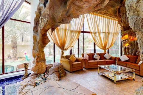 Vilă de închiriat în Emirates Hills, Dubai, EAU 1724 mp. №678688 - poză 6