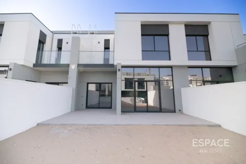 Al Furjan、Dubai、UAE にあるタウンハウスの賃貸物件 3ベッドルーム、244 m2、No650037 - 写真 1