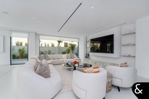 Villa à vendre à Jumeirah Golf Estates, Dubai, EAU 5 chambres, 772 m2 № 667598 - photo 11