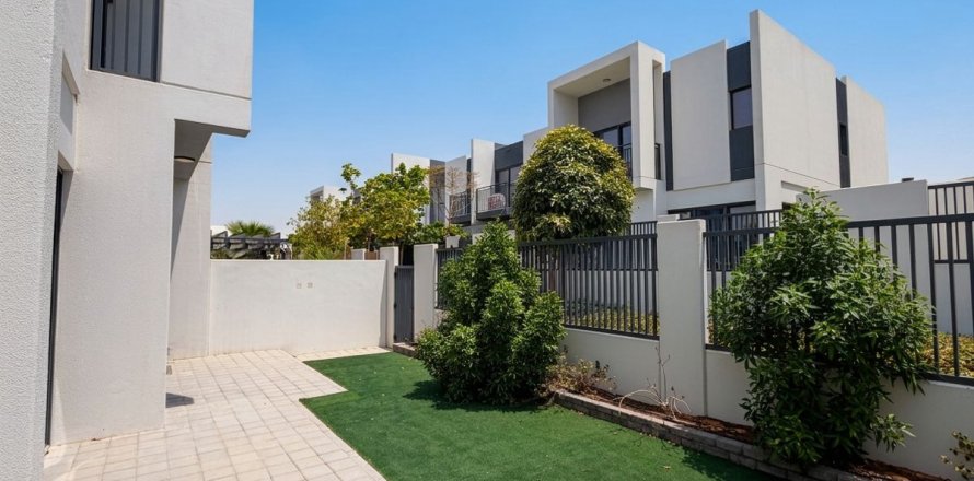 Řadový dům v Dubai, SAE 4 ložnice, 242.5 m² Č.: 757982