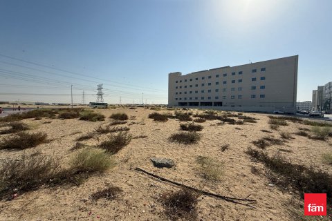 Land in Dubai, UAE 1534.2 sq.m. № 693049 - photo 8