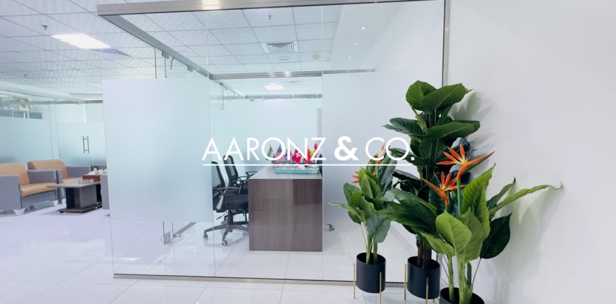 Oficina en Business Bay, Dubai, EAU 107.6 m² № 670671