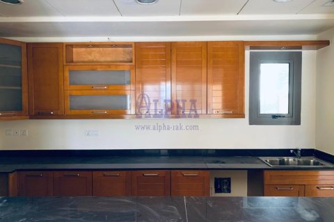 Townhouse in Al Hamra Village, Ras Al Khaimah, UAE 4 bedrooms, 255.5 sq.m. № 647183 - photo 4