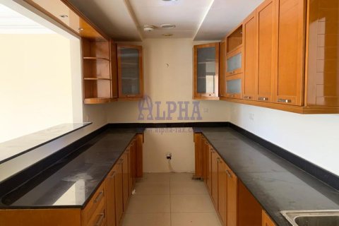 Townhouse in Al Hamra Village, Ras Al Khaimah, UAE 4 bedrooms, 255.5 sq.m. № 647183 - photo 3