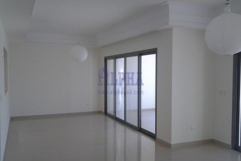 Townhouse in Al Hamra Village, Ras Al Khaimah, UAE 4 bedrooms, 255.5 sq.m. № 647183 - photo 5