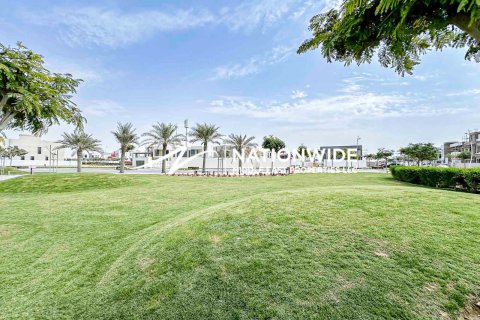 Villa in Abu Dhabi, UAE 5 bedrooms, 1844 sq.m. № 647181 - photo 4