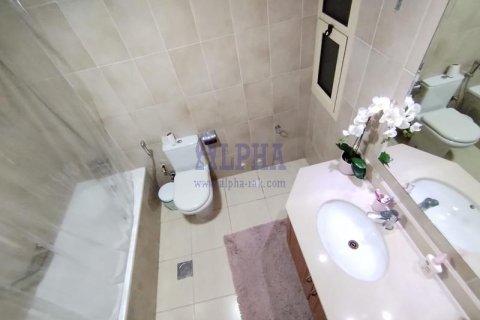 Apartment in Al Hamra Village, Ras Al Khaimah, UAE 3 bedrooms, 232 sq.m. № 647182 - photo 13