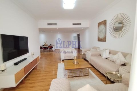 Apartment in Al Hamra Village, Ras Al Khaimah, UAE 3 bedrooms, 232 sq.m. № 647182 - photo 2