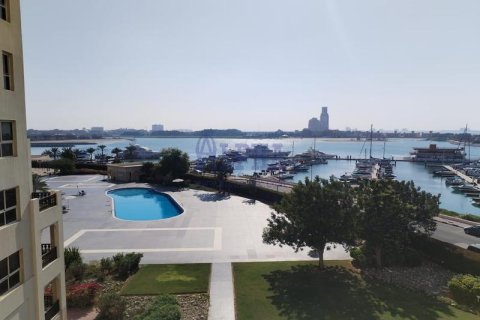 Apartment in Al Hamra Village, Ras Al Khaimah, UAE 3 bedrooms, 232 sq.m. № 647182 - photo 1