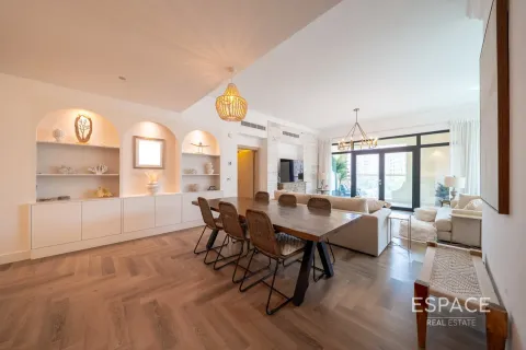 Apartamento en alquiler en Palm Jumeirah, Dubai, EAU 3 dormitorios, 206 m2 № 650089 - foto 1